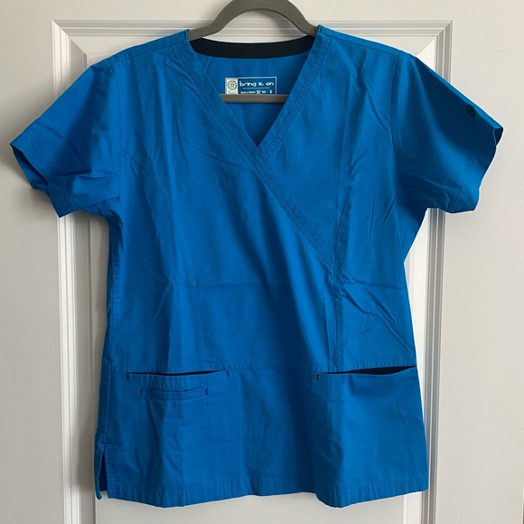 Women’s turquoise pant and top scrub set. - Picture 2 of 4
